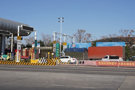 河南为跨区收割机司机提供“三免费”“三优先”“一优惠”