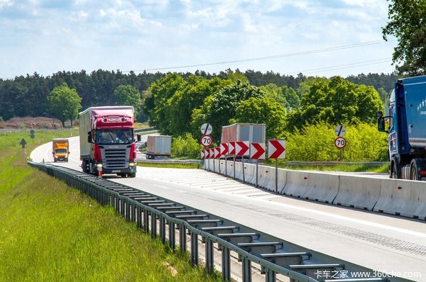波兰宣布：全面禁止俄罗斯货车入境