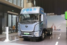 睿控E平台+ 新一代三电技术 宇通重卡T590E新能源牵引车亮相！