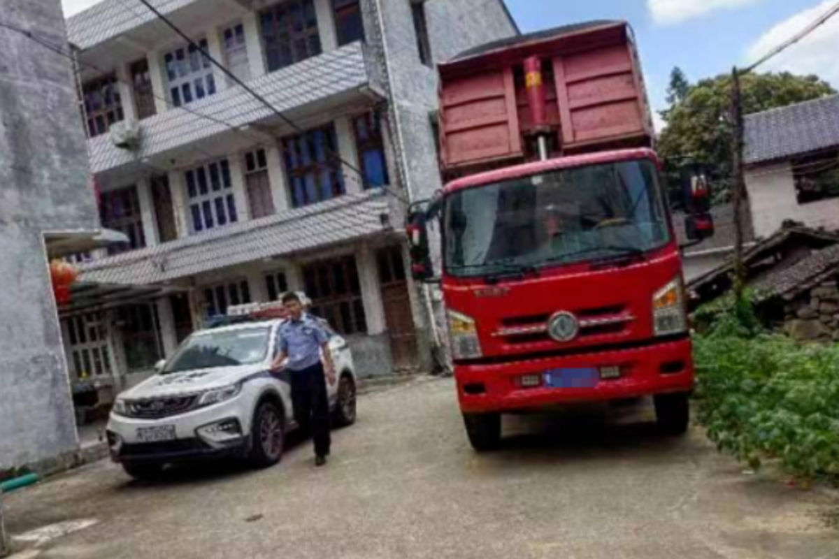 ��Խ1700���������ж����δ�챻�鴦