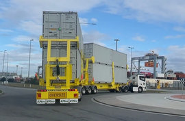 一次运8个集装箱 车高7米！这种运输方式能否掀集卡运输革命？