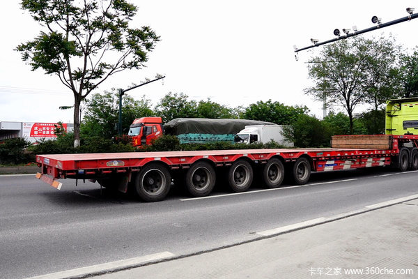 不上牌直接上路？ 实地调研17米5大板车 违规率竟然高达100%！