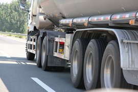 100万的教训!普货车拉电瓶 不光违法 出事保险公司一毛都不赔