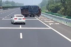 ������ʻ;�з��� ײ�ϸ��ٻ�����ͣ��