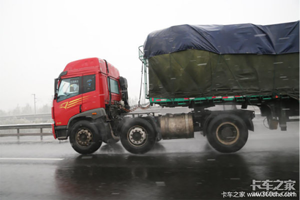 冷静应对 善用空调 良好视野很重要 雨天行车指南请收下