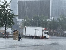 注意丨雨季来临 货车出行需要注意些什么？