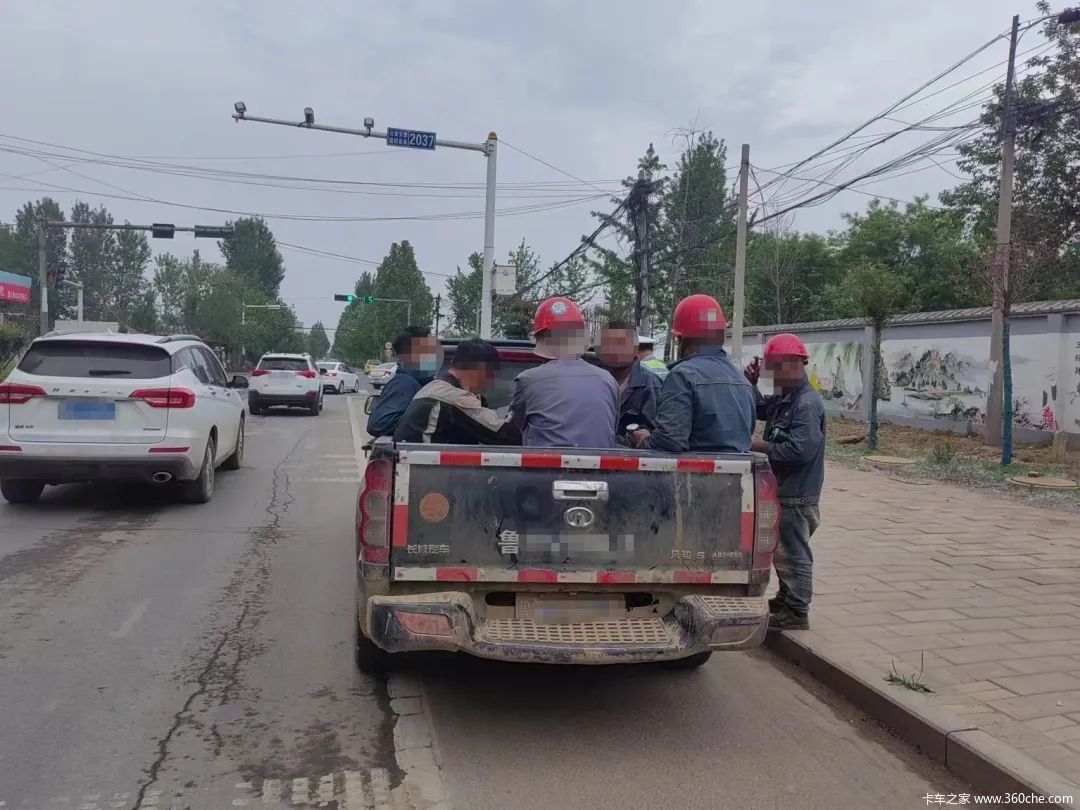 核载5人实坐9人 违法载人“驶”不得