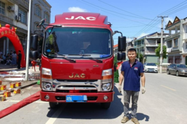 选择江淮1卡帅铃跑运输后 石老板的婚庆生意越做越红火