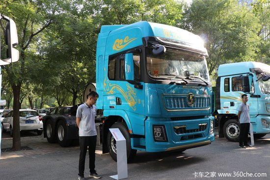谁说燃气车马力小？陕汽康明斯龙骁牵引车上新 最大可选560马力