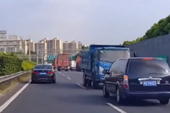 ����Ư�Ƶ�ͷ С������ͻ�������Ķ���