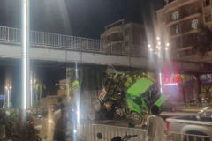 ���գ�������ײ�����ŵ� ����180�ȵ���