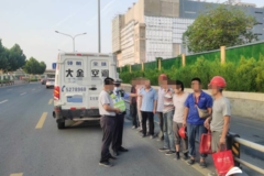 货车超载屡禁不止 问题到底出在哪？