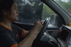 Ϊ�ö��Ӷ��飡Ů����˾���ڳ���ס2��