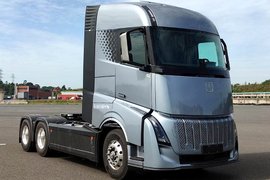 吉利远程又放大招!超大单体驾驶室 甲醇混动发动机 星瀚H真来了!