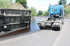 ͷ���ּң�ɽ������ʻ�����δ���ٲ෭