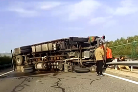 究竟谁才是驾驶员？山西一起侧翻事故夫妻撒谎 换座为获赔