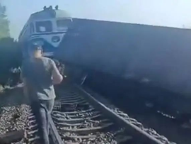 经济损失高达63万元！黑龙江货车与火车相撞 货车司机全责