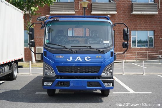 轻卡驾驶舱秒变卧铺！江淮1卡领跑速报 还有160马力安康机加持