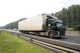 油价持续高位 LNG车型占比继续扩大 济宁高速牵引车1小时观察！