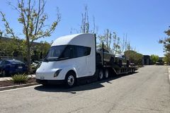 ��˹��Semi��Cybertruck����·͸�ع⣡