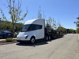 大哥带小弟！特斯拉Semi、Cybertruck最新路透曝光