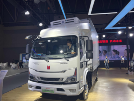 “臻品智造 铃动未来”科技创新看庆铃 2023重庆智博展风采