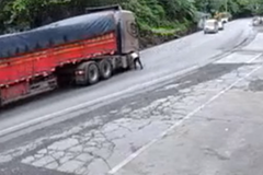 ���ɴ������·�߳�������ͻȻ���Ϲ�·