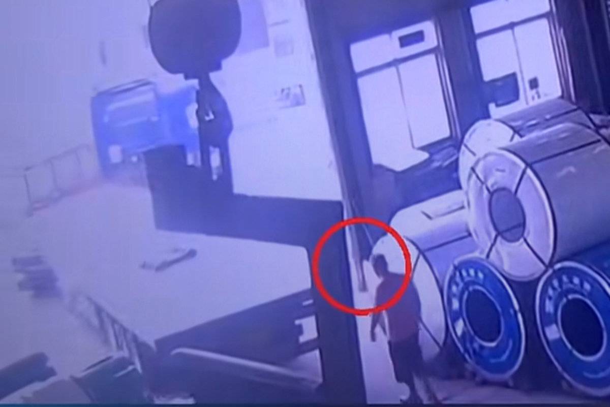 ��������ָ�ӵ���&nbsp;��������峵��ѹ��