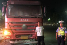 故意遮挡号牌?济南2名货车司机被暂扣驾驶证