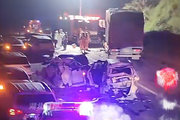 5死15伤！广西梧州一高速多车追尾 车祸原因疑似是开斗气车