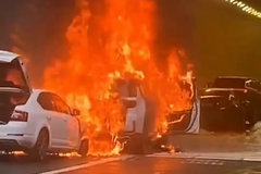 ���ң������ï����һ�����೵׷β���