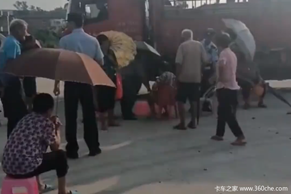 结什么仇了？广东阳江一货车被村民拦下无法出入 司机称已停那3天了