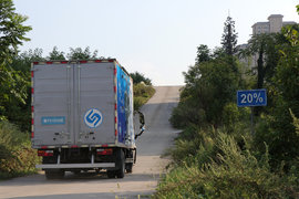 懒人进：挑战20%坡起 重车测试法士特电控液动AMT变速箱