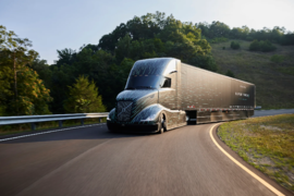 车挂总重仅12吨 货运效率提升134% 沃尔沃未来卡车长啥样？看这个！