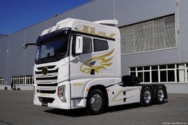 自重仅8.8吨!560马力+AMT手自一体 解放鹰途头等舱运输更高效