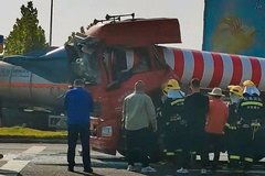 ����ɲ��������ʻ�ұ����˵�Բ׶�ᴩ