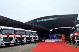 品牌赋能！东莞启明星奔驰卡车大客户诚信义港通60台交车仪式广州举行