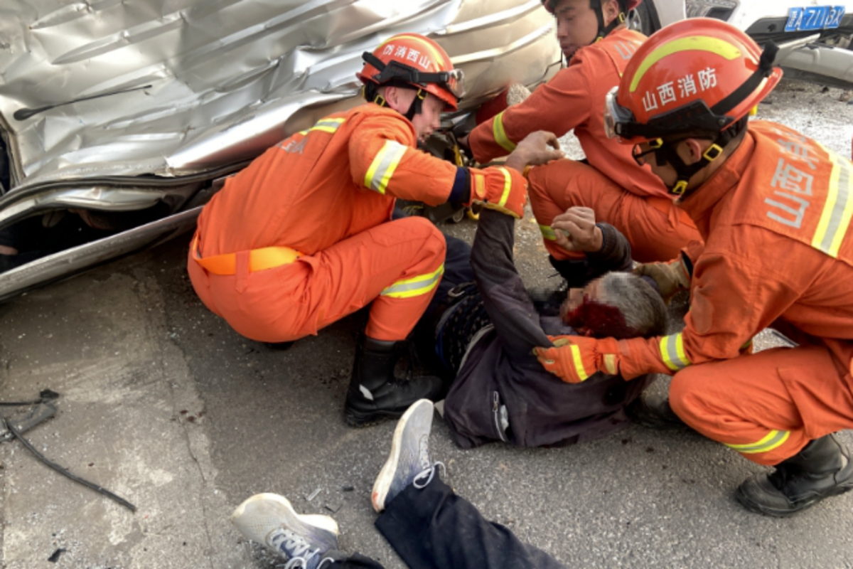 十一長假 山西景區突發大火 至少13死15傷 | 太原市 | 台駘山景區 | 火災 | 新唐人中文電視台在線