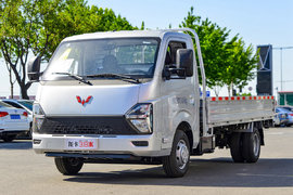 6.28万起配3.8米货厢!五菱龙卡速报 横竖能拉可下地库还有小卧铺