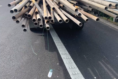 ���ף��������ֹܳ����Ҹ���ƿ��ʾ��