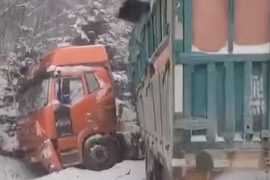 速看！黑龙江伊春三车相撞已致一死多伤 事发时强降雪致道路湿滑