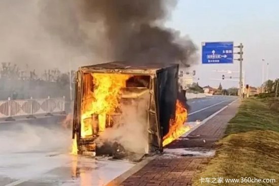 引火上身？“黑加油车”发生自燃后司机逃逸
