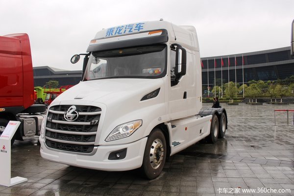 6x4长头牵引车能选吗？盘点4款长头牵引车 最高560马力配AMT