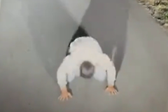 ����˦βǰ�ֹ����°�ס ˾����ͷл��