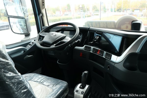 康明斯550马力配12档AMT 乘龙H7燃气牵引车上新品 还有豪华内饰！