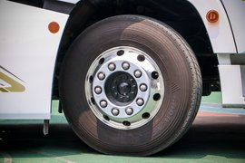 重卡这两大完全相同？ 参数里面全是差异 295/80R22.5潜力更大？