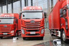 超豪华内饰!解放J6V 8x4LNG载货车来袭 搭载510马力燃气机