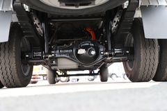 102款新车 重中轻卡全覆盖 解放年会看车进行中！