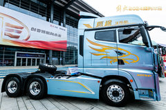 102款新车 重中轻卡全覆盖 解放年会看车进行中！