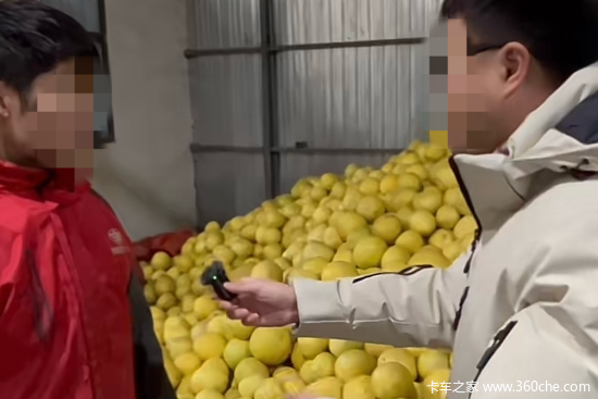 拉货3000公里一分运费不给 卡车司机寒冬中滞留6天！